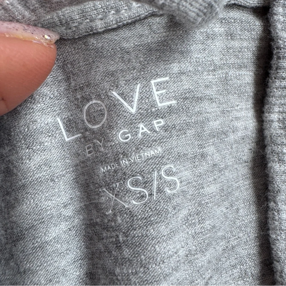 Gap cardigan sweater size s/xs gray